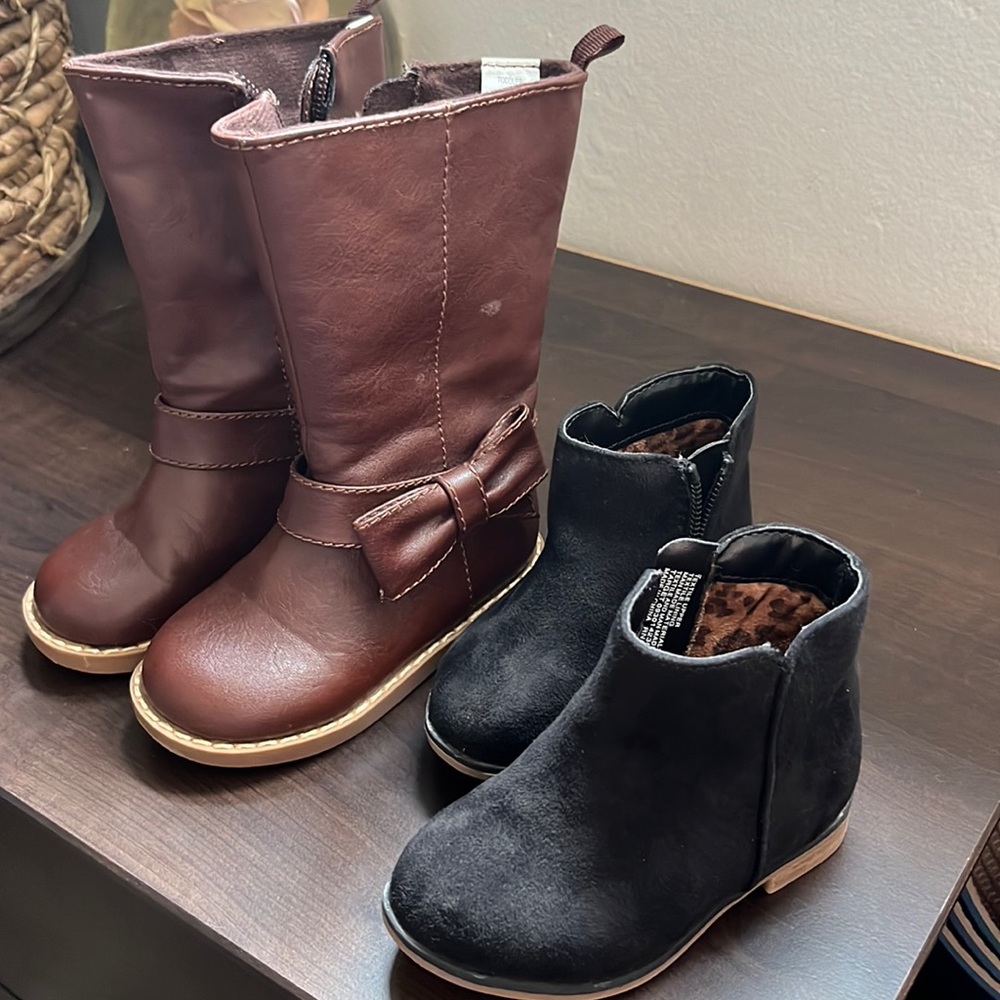 Bundle of 2 toddler boots